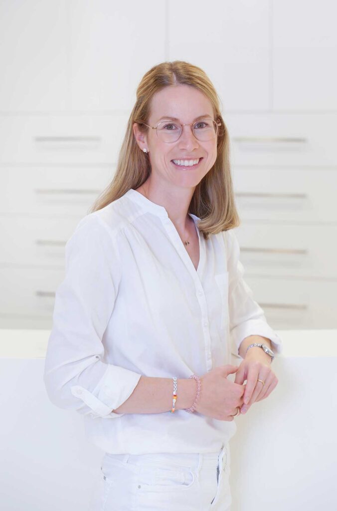 Dr.-Veronika-Bayer Tätigkeitsschwerpunkt Kieferorthopädie Angstpatienten Lachgssedierung
